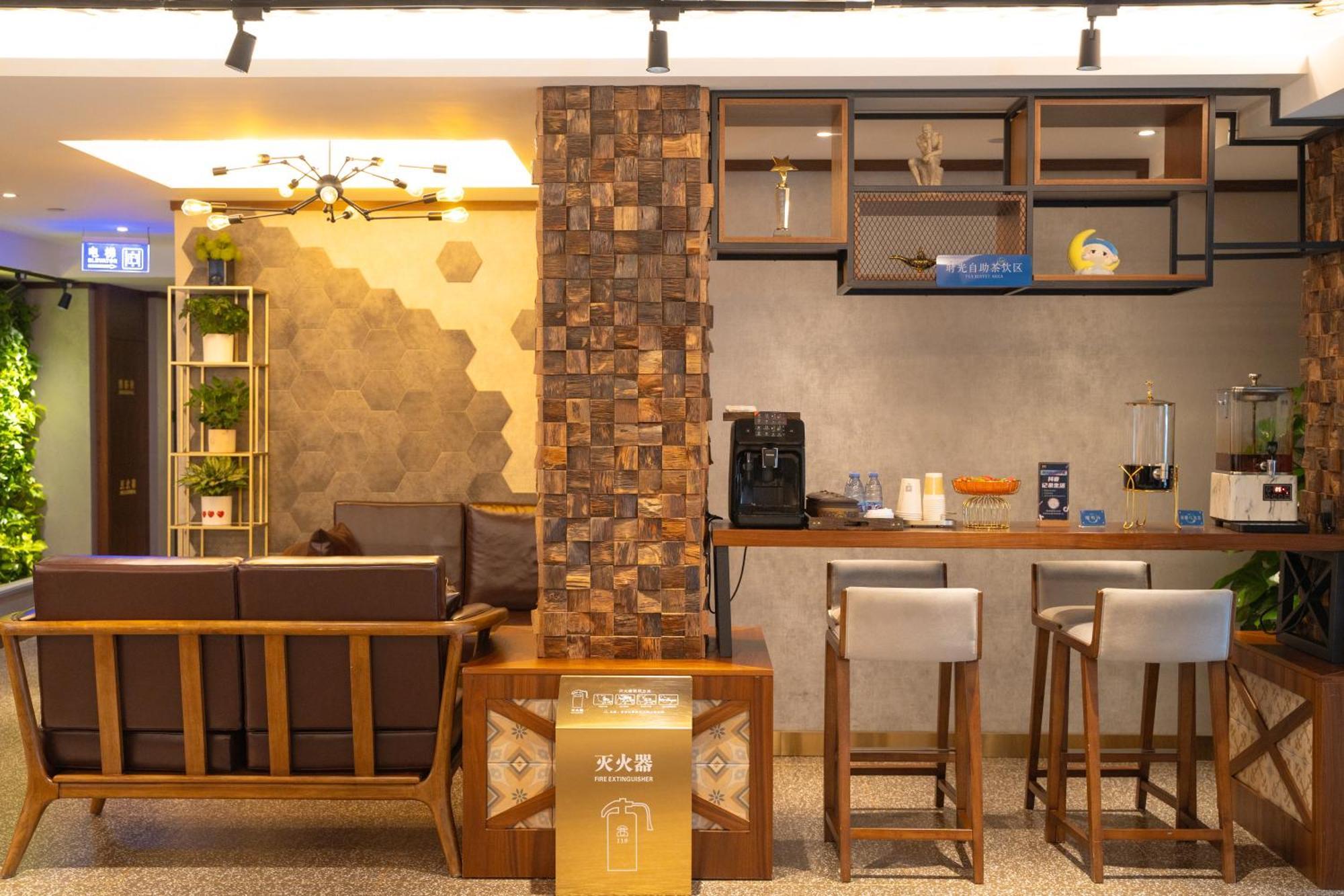 Nost Algia S Hotel Near Beijing Cbd - Cctv, China Zun, Skp And Sanlitun, Tian'Anmen Square, Forbidden City, Free Daily Necessities, Free Night Snack, Free Laundry, English Communication Well, Free Travel Advice , Free Gymnastic, Eksteriør billede