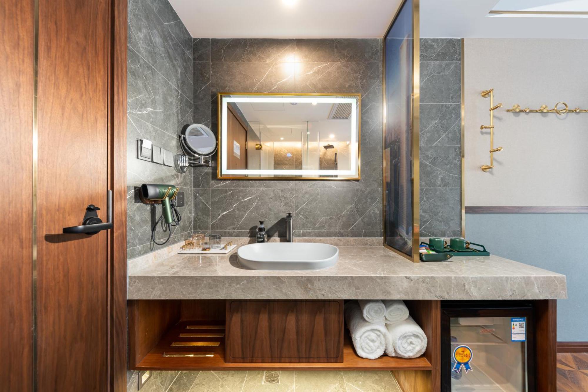 Nost Algia S Hotel Near Beijing Cbd - Cctv, China Zun, Skp And Sanlitun, Tian'Anmen Square, Forbidden City, Free Daily Necessities, Free Night Snack, Free Laundry, English Communication Well, Free Travel Advice , Free Gymnastic, Eksteriør billede
