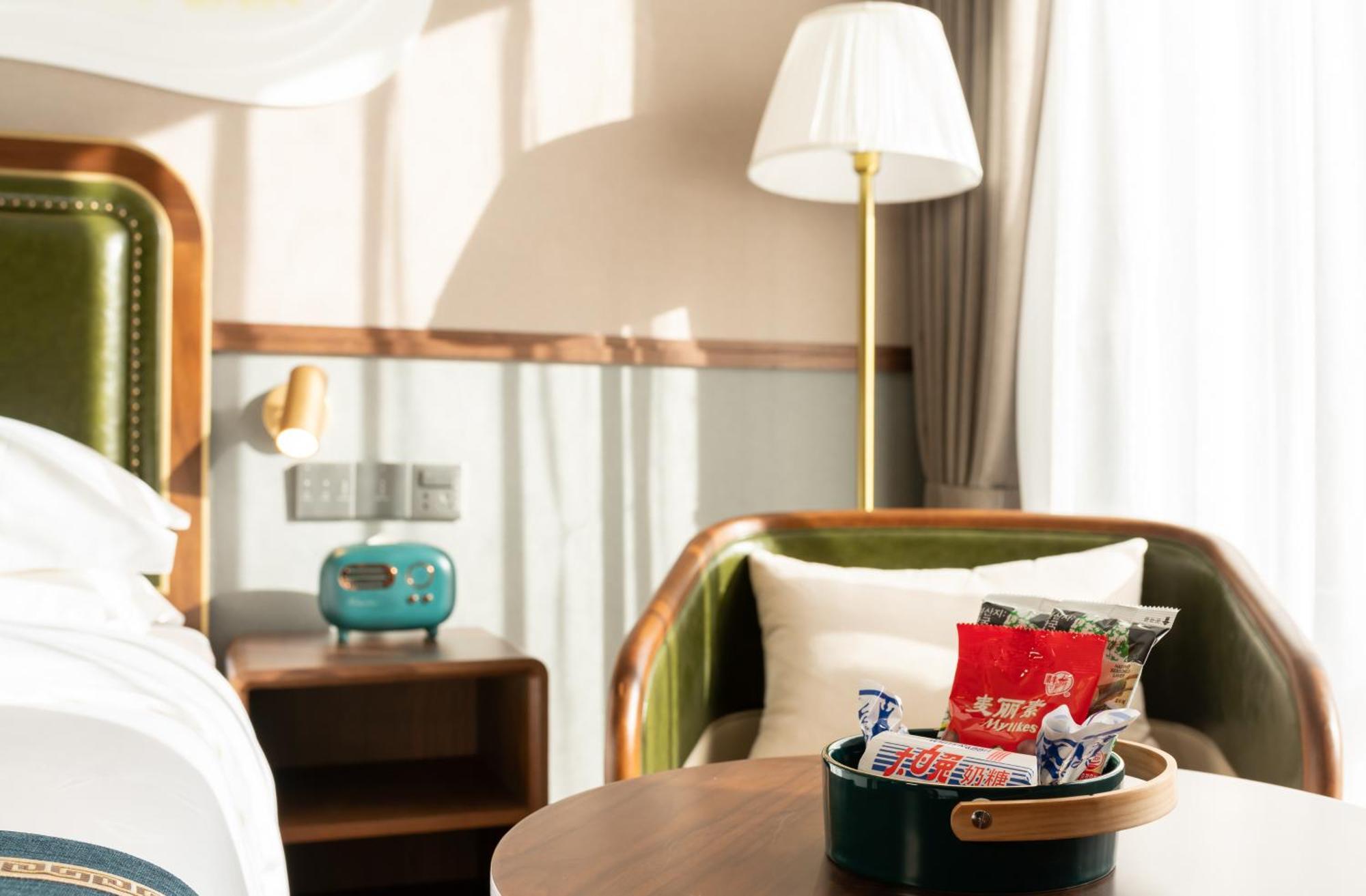Nost Algia S Hotel Near Beijing Cbd - Cctv, China Zun, Skp And Sanlitun, Tian'Anmen Square, Forbidden City, Free Daily Necessities, Free Night Snack, Free Laundry, English Communication Well, Free Travel Advice , Free Gymnastic, Eksteriør billede